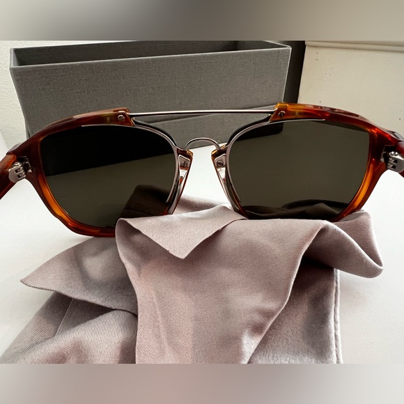 Dior aviator sunglasses. Great condition. - Picture 5 of 6